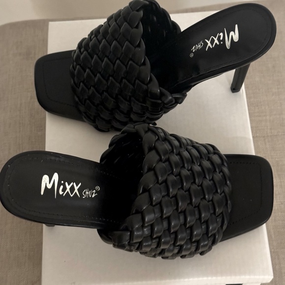 NIB Solid Black Color Faux Leather Square Toe Braided Mule Sandal. Size 8 đź–¤ - Picture 7 of 11